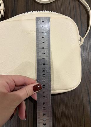 Крос-боді жіноча pull&bear молочна 5