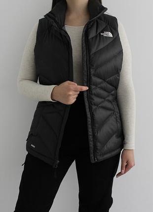 Красива,дута жіноча пухова жилетка the north face чорного кольору 550 набивка пуху