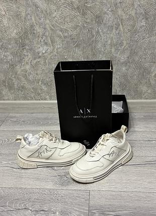 Кросівки жіночі  armani exchange monochromatic action leather metallic білий