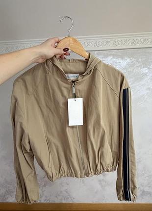 Бежева стильна вітровка zara