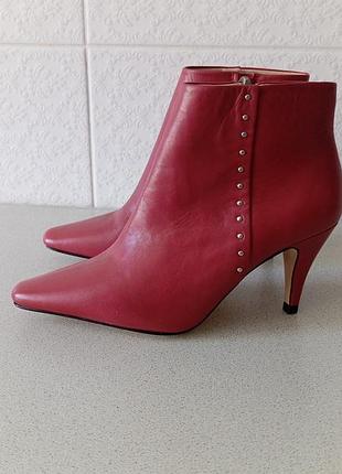 Шкіряні ботильйони zara 39 розмір, жіночі черевики zara малинового кольору