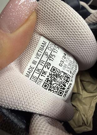 Оригінальні кросівки adidas 8