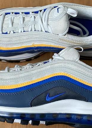 Кросівки nike.