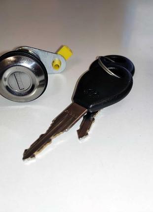 Сердцевина замка багажника nissan primera p10, sunny n13, micra k11 с ключами