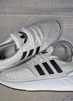 Кроссовки adidas swift run 22