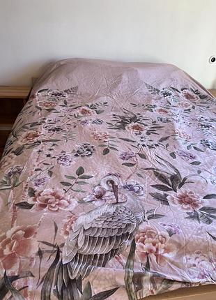 Підковдра m&s, 100% бавовна, ніжний рожевий фон із квітковим принтом та птахами. м’яка, комфортна,  додає спальні романтичності та затишку.