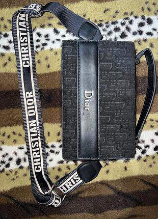 Чорна жіноча сумка крос-боді у стилі dior з широким текстильним ременем