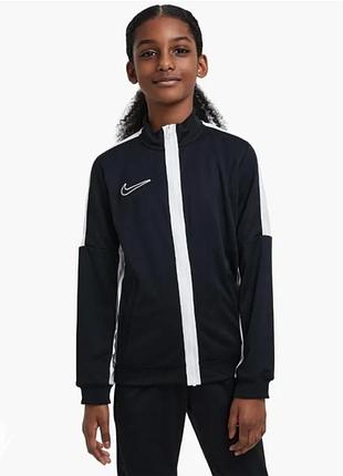 Чорна спортивна олімпійка nike dri-fit із білим логотипом та світлими вставками на рукавах.