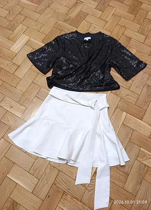Чорний укорочений топ з коротким рукавом та паєтками,кроп топ h&m xs, стильна блуза жіноча hm