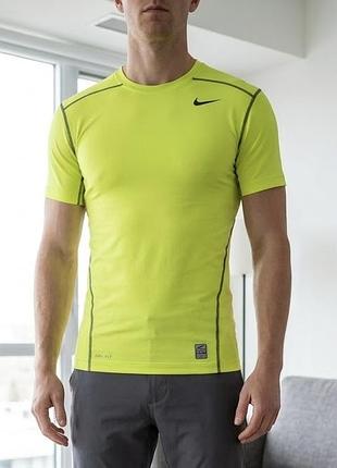 Компрессионная футболка nike pro combat dri-fit (l) / ярко-салатовая спортивная футболка