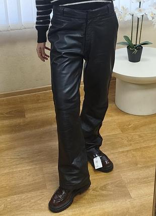 Чорні шкіряні штани off shoot прямого крою