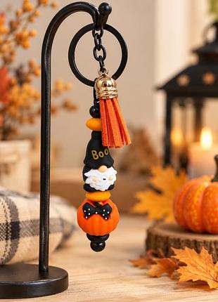 Брелок «гарбузовий гномик boo» — оригінальний аксесуар до хелловіну.