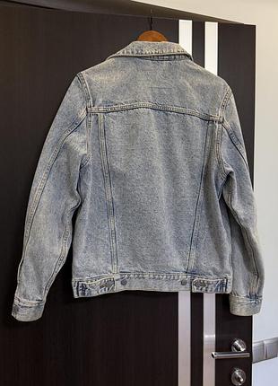 Чоловічий джинсовий піджак pull&bear світло-блакитний розмір s 2