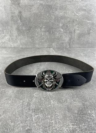 Черный винтажный кожаный ремень с большой бляхой avant garde studded belt 90s skulls