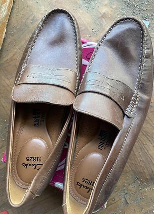 Чоловічі шкіряні лофери clarks (модель за дизайном відповідає лінійкам на кшталт markman way або hamilton way) коричневого кольору устілок
