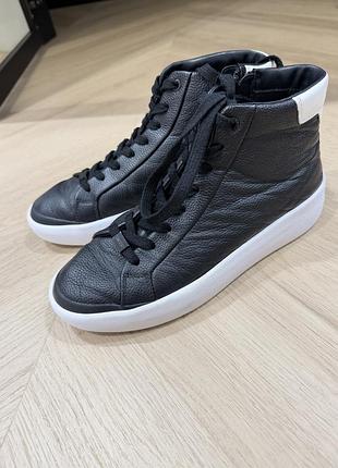 Ботинки calvin klein,39 розмір 7