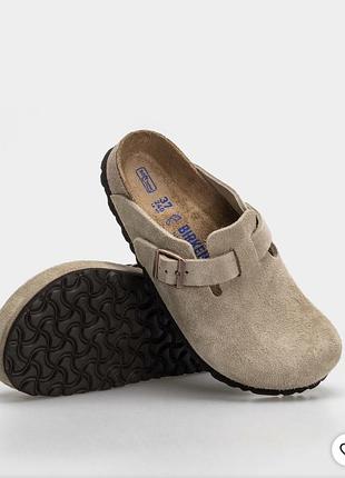 Замшеві сабо birkenstock boston у класичному сіро-бежевому забарвленні taupe.42розміру