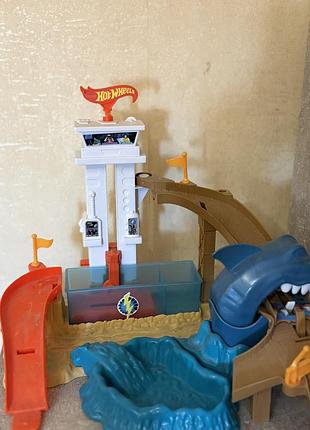 Hot wheels трек акула