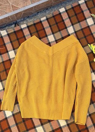 Горчичный свободный свитер в рубчик с v-вырезом topshop m/l