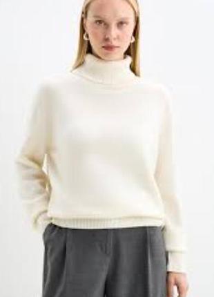 Женский свитер с горловиной от бренда zara knit
