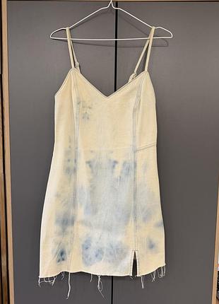 Джинсова сукня stradivarius tie-dye