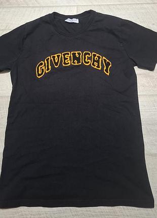 Футболка givenchy