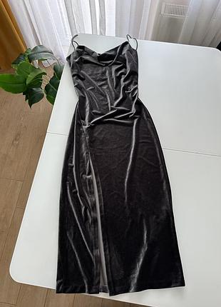 Темно-сіра велюрова сукня-комбінація міді з розрізом на нозі zara m розміру