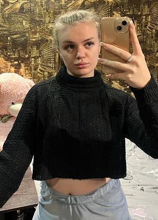 Жіночий светр з горлом чорний