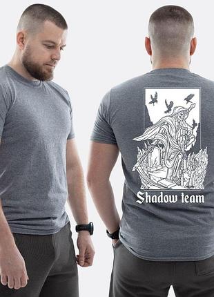 Чоловіча класична футболка з принтом shadow team скелет смерть на кладовищі , мокрий асфальт