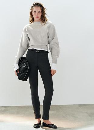 Трикотажный свитер женский белый с плечиками zara new