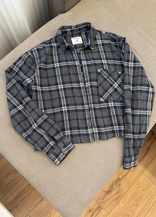 Вкорочена картата сорочка pull&bear
