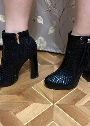 Сапоги на высоком каблуке