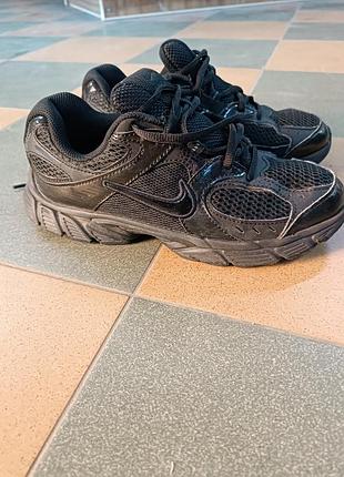 Оригінальні кросівки nike