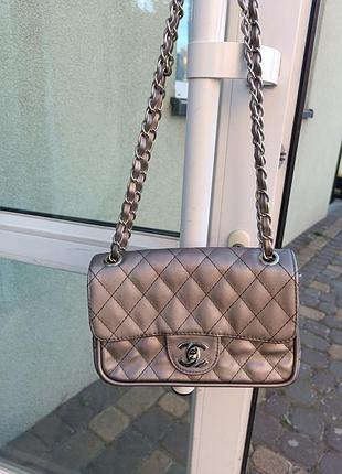 Стеганая сумка через плечи в стиле chanel