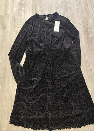 Велюрова чорна оксамитова сукня new look.
