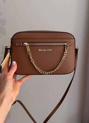 Michael kors  jet  
материал: saffiano 100 % кожа
регулируемый плечевой ремень
размер: 24 см х 16 см х 5,5 см