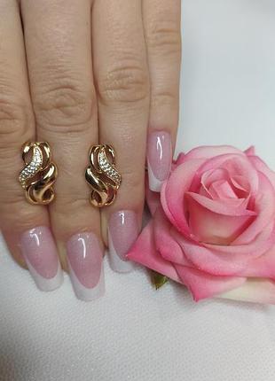 Серьги из медицинского золота