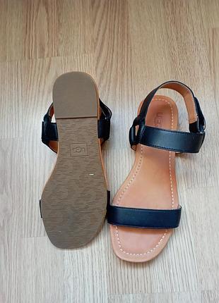 Босоніжки жіночі ugg чорні