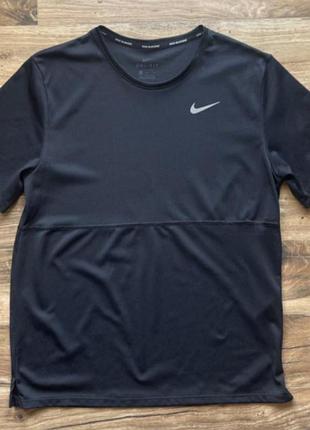 Футболка спортивна nike