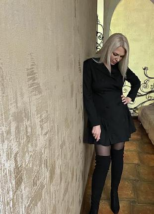Коротка сукня жіноча чорна