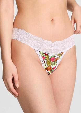 Жіночі трусики тонг victoria's secret pink з принтом