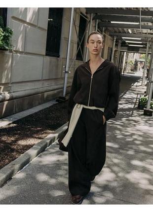 Шоколадний двоскладний костюм від zara . колір - коричневий.  стан ідеальний