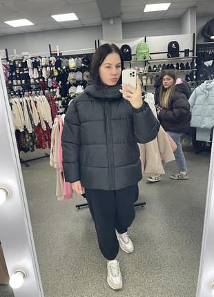 Жіноча зимова куртка чорна