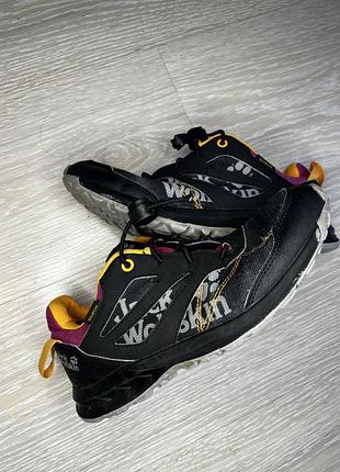 Кросівки jack wolfskin woodland texapore low k чорні з фіолетовими та жовтими вставками, розмір 36, довжина устілки 22 см