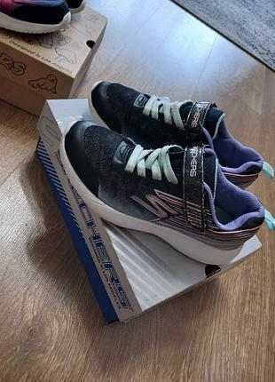 Кросівки для дівчаток skechers, чорні з рожевим та синім