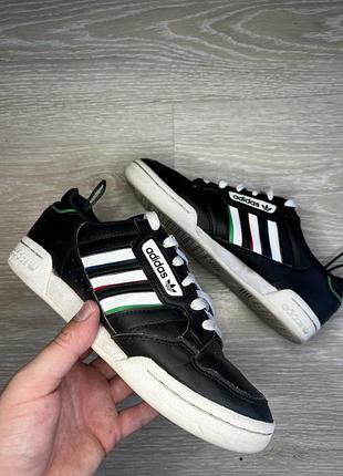 Кросівки унісекс adidas continental 80 stripes j чорно-білі з червоними та зеленими смугами, розмір 38, довжина устілки 24 см