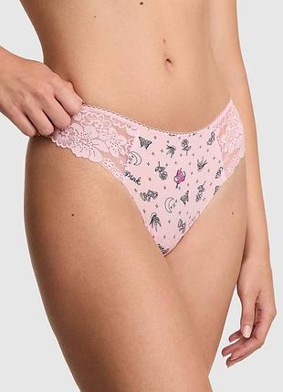Трусики тонг victoria's secret pink з принтом і мереживом