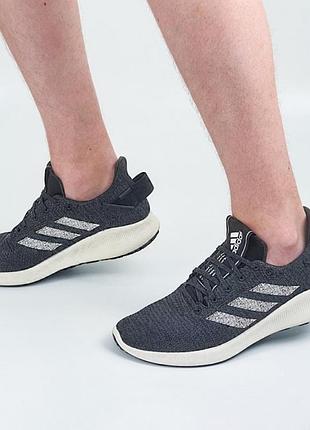 Оригінальні чоловічі кросівки adidas sensebounce+ street у дуже красивому темно-сірому кольорі (текстурне плетіння з чорними нитками).
