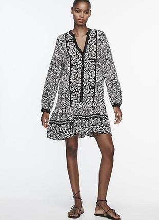 Сукня чорно біла міні з довгим рукавом zara