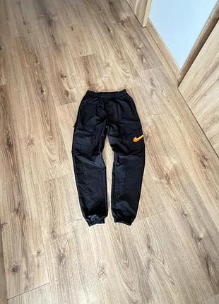 Чоловічі штани nike з кишенями по боках